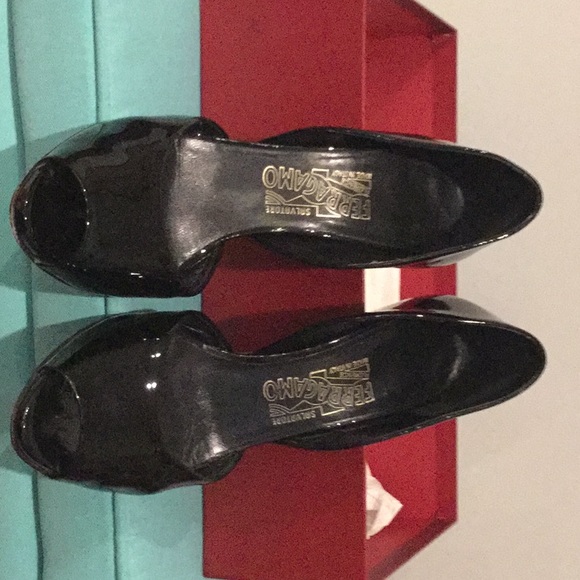Ferragamo open toe black patent pumps size 7.5 - Picture 4 of 9